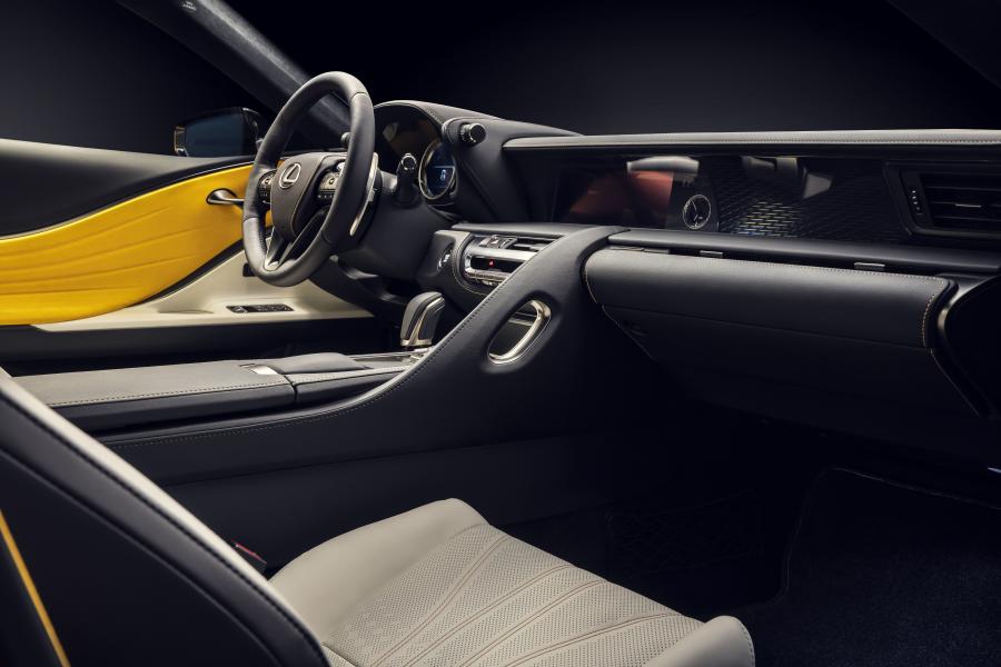 Интерьер Lexus LC500 Inspiration Series (Flare Yellow) 2019 года  (NA) (фото 10 из 40)